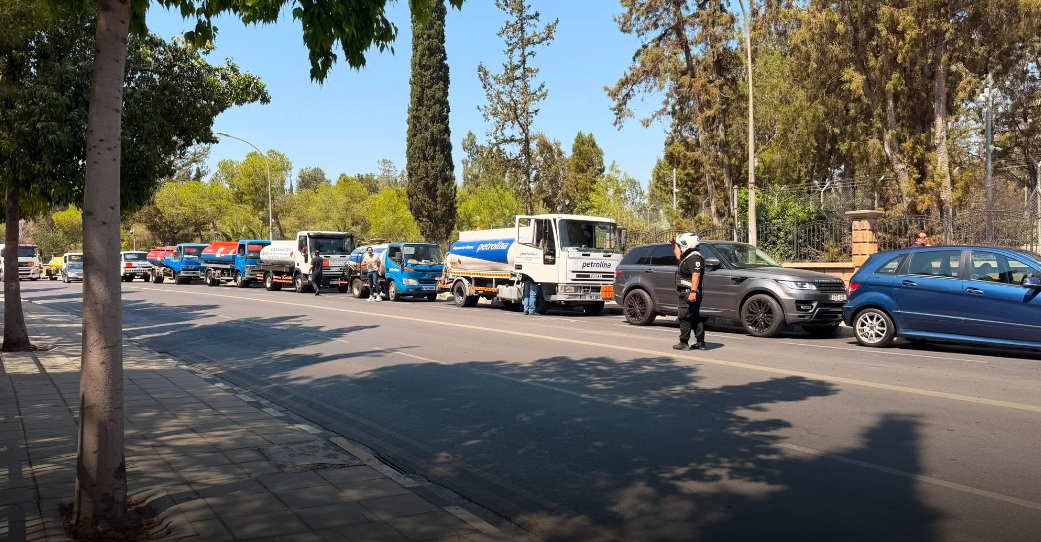Διαμαρτυρήθηκαν έξω από το Προεδρικό οι πρατηριούχοι, ζητούν παρέμβαση ΠτΔ (ΒΙΝΤΕΟ & ΦΩΤΟΓΡΑΦΙΕΣ)