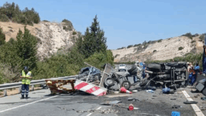 ΒΙΝΤΕΟ & ΦΩΤΟ: Συγκλονιστικές εικόνες από το σοβαρό τροχαίο στον αυτοκινητόδρομο, ένα άτομο στο νοσοκομείο