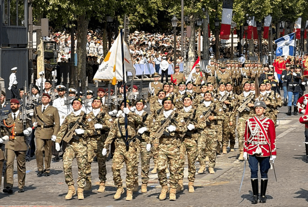 &Beta;&Iota;&Nu;&Tau;&Epsilon;&Omicron;: &Kappa;ύ&pi;&rho;&omicron;&sigmaf; &kappa;&alpha;&iota; &Epsilon;&lambda;&lambda;ά&delta;&alpha; &sigma;&tau;&eta;&nu; &pi;&alpha;&rho;έ&lambda;&alpha;&sigma;&eta; &sigma;&tau;&omicron; &Pi;&alpha;&rho;ί&sigma;&iota;