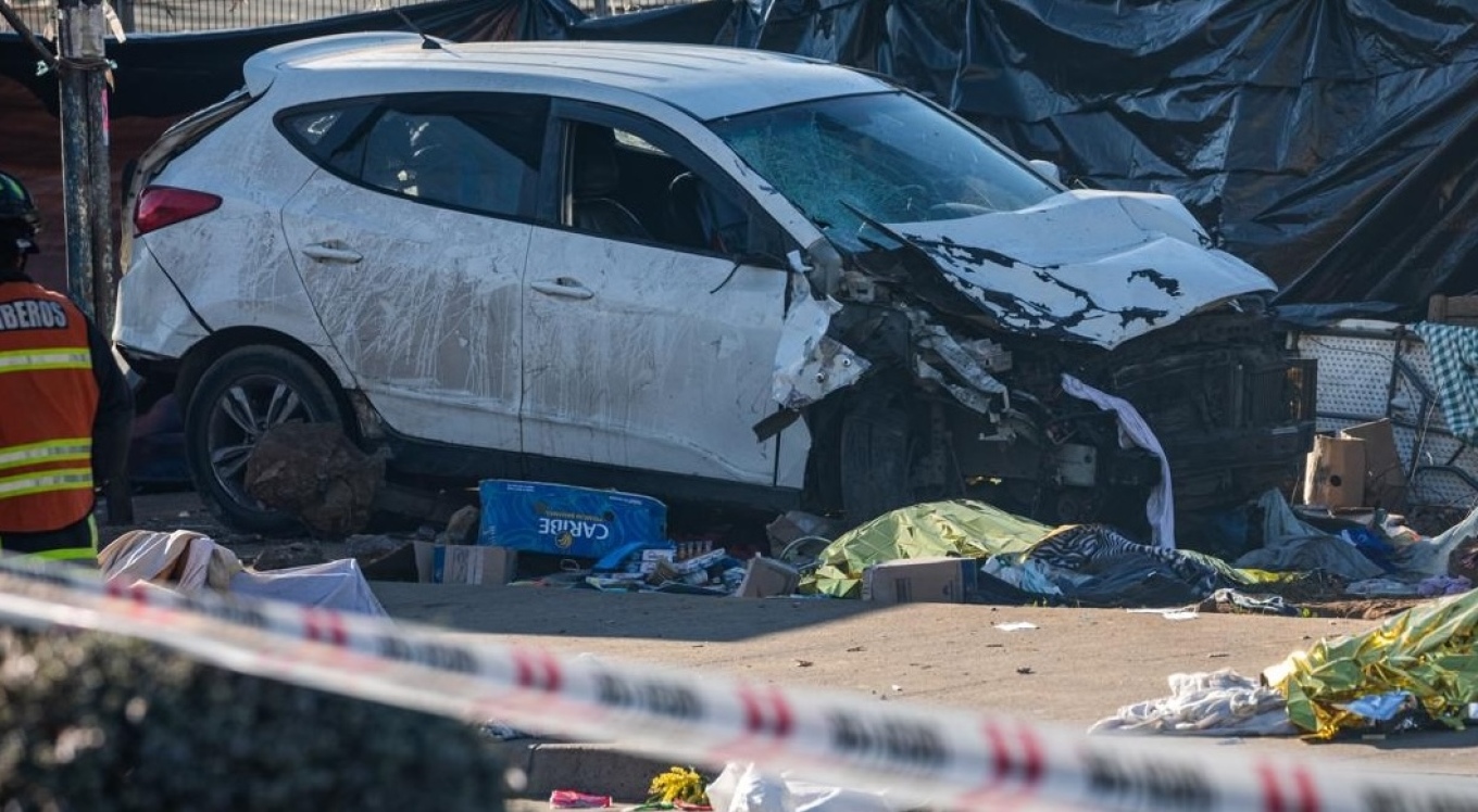 ΒΙΝΤΕΟ: Οδηγός έπεσε πάνω σε πεζούς σε αγορά στη Χιλή, τουλάχιστον έξι νεκροί