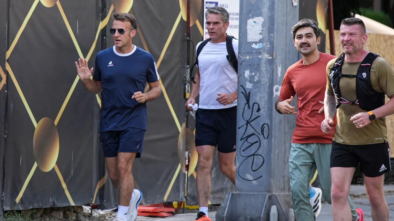 ΒΙΝΤΕΟ: Για τζόκινγκ ο Μακρόν στους δρόμους της Άγκυρας πριν την σύνοδο του ΝΑΤΟ