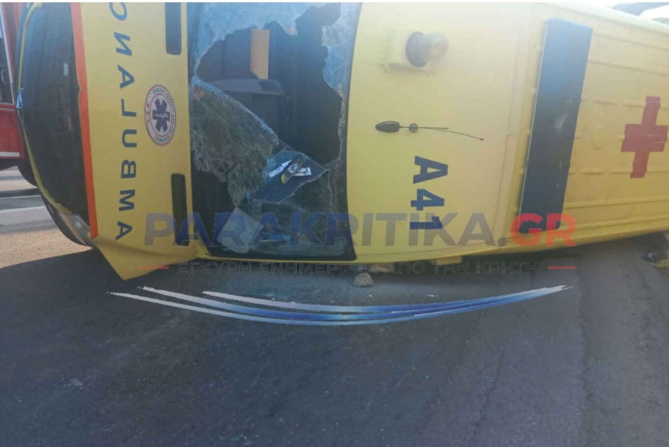 Σφοδρή σύγκρουση ασθενοφόρου με όχημα στα Χανιά, από ανακοπή κατέληξε ο ασθενής