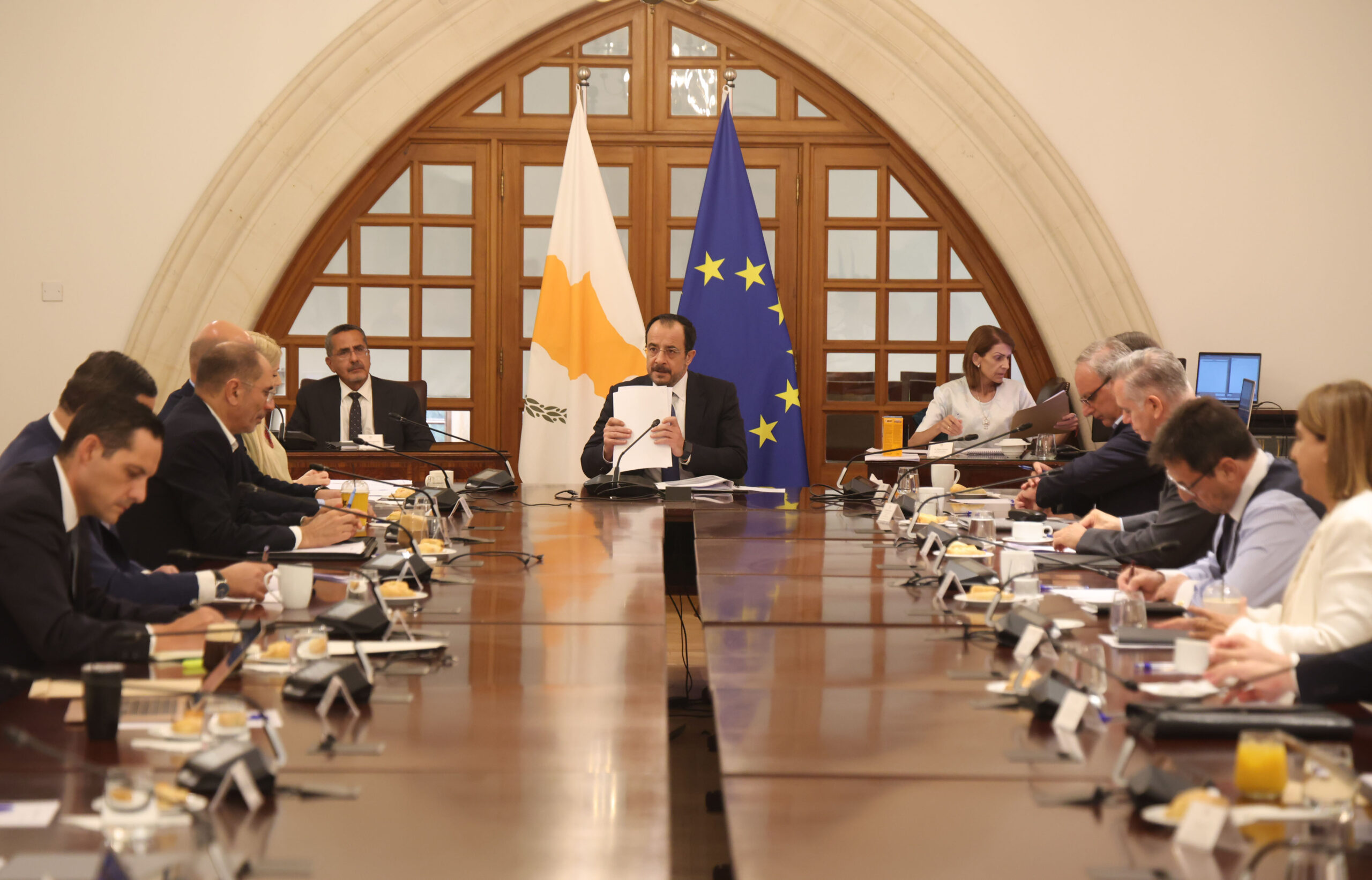 &Kappa;&alpha;&lambda;&omega;&sigma;&omicron;&rho;ί&zeta;&omicron;&upsilon;&nu; &Gamma;&kappa;&omicron;&upsilon;&tau;έ&rho;&epsilon;&sigmaf; &kappa;&alpha;&iota; &sigma;&tau;&eta;&rho;ί&zeta;&omicron;&upsilon;&nu; &Chi;&rho;&iota;&sigma;&tau;&omicron;&delta;&omicron;&upsilon;&lambda;ί&delta;&eta;: &Iota;&delta;&omicron;ύ &tau;&omicron; &Kappa;&omicron;&iota;&nu;ό &Alpha;&nu;&alpha;&kappa;&omicron;&iota;&nu;&omega;&theta;έ&nu; &tau;&omega;&nu; &mu;&epsilon;&lambda;ώ&nu; &tau;&omicron;&upsilon; &Epsilon;&theta;&nu;&iota;&kappa;&omicron;ύ &Sigma;&upsilon;&mu;&beta;&omicron;&upsilon;&lambda;ί&omicron;&upsilon;