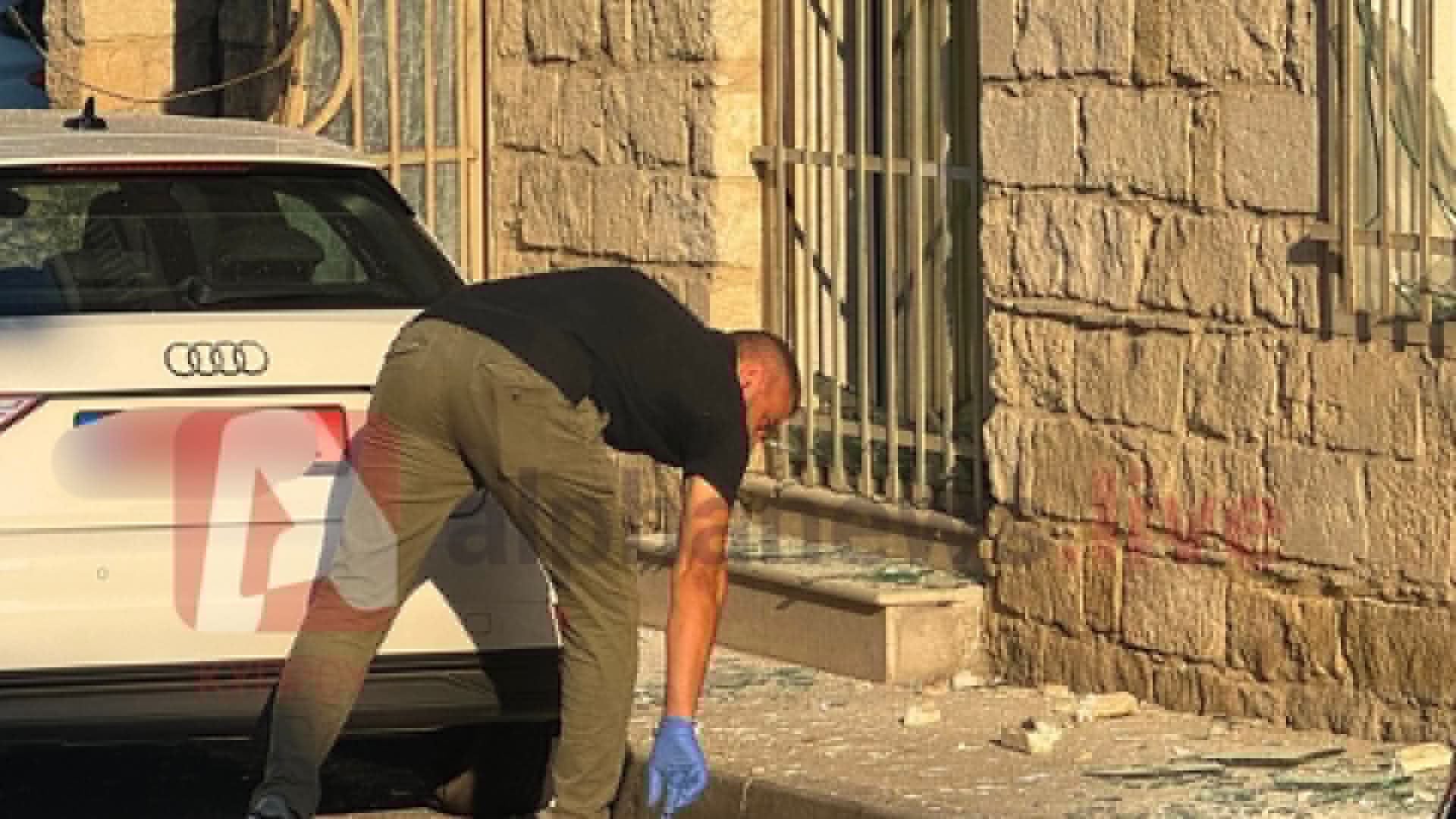 ΦΩΤΟ: Ζημιές στο Πολιτιστικό Κέντρο και σε όχημα από την έκρηξη βόμβας στην «καρδιά» της Λεμεσού