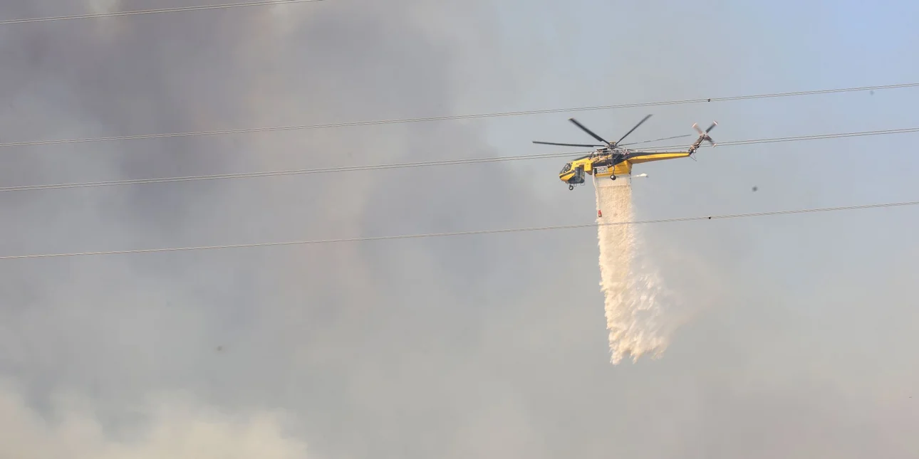 Ενισχύθηκαν οι δυνάμεις στη φωτιά στον Φλόκα Αχαΐας