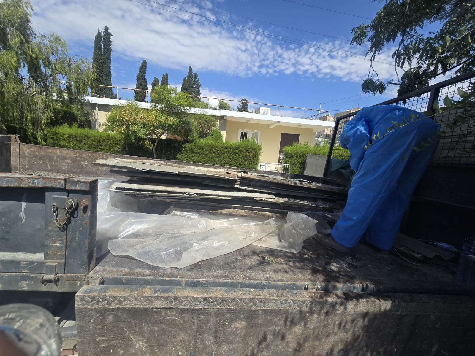 Ο ΕΟΑ Λευκωσίας καταγγέλλει: Κατεδάφισαν οικία από αμίαντο χωρίς μέτρα, οδηγίες για μετρήσεις στην ατμόσφαιρα