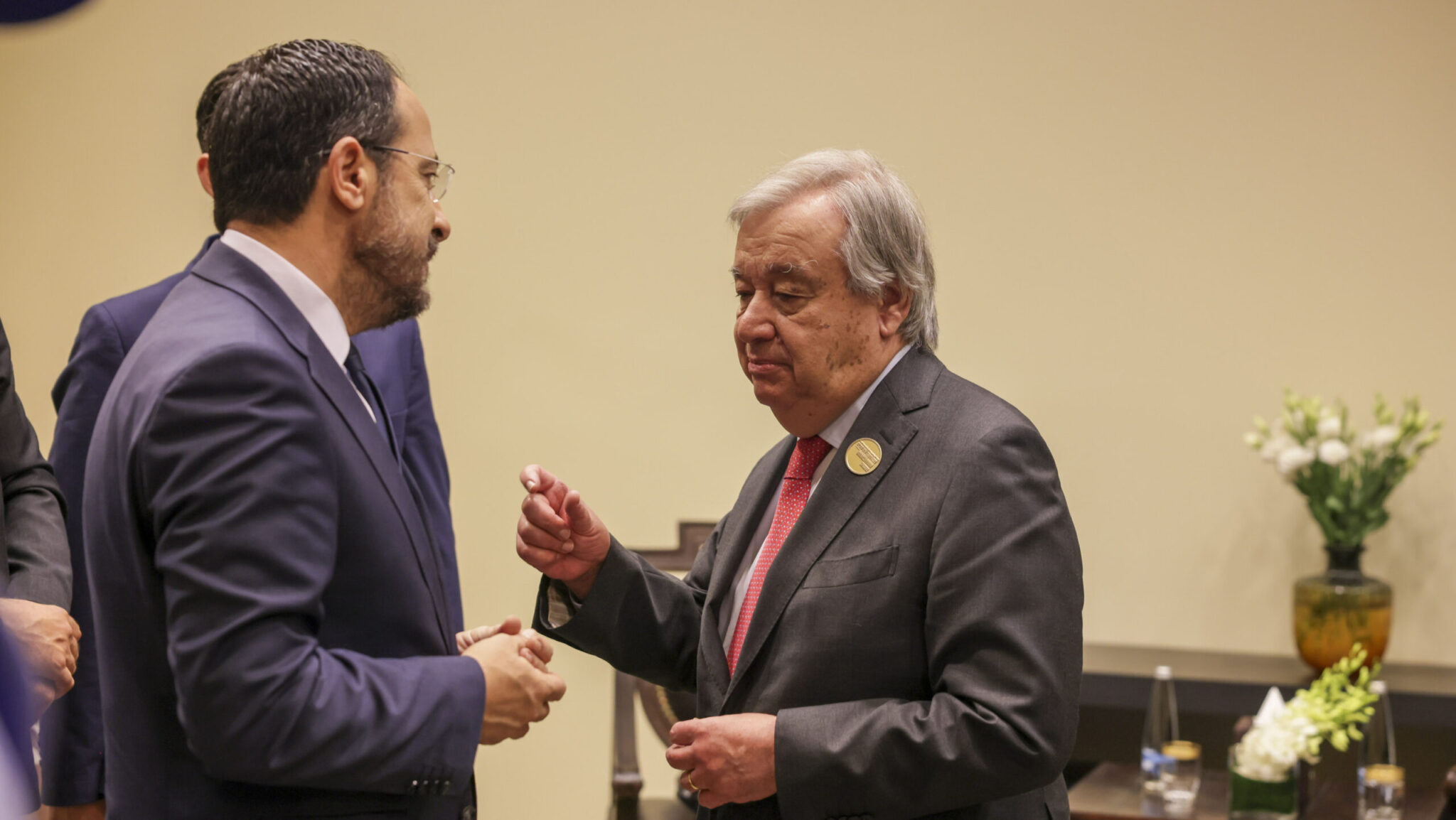 «Εφιαλτικό σενάριο»: 33 πολίτες ζητούν σεβασμό στη «λαϊκή ετυμηγορία του 2004» ενόψει της καθόδου Γκουτέρες