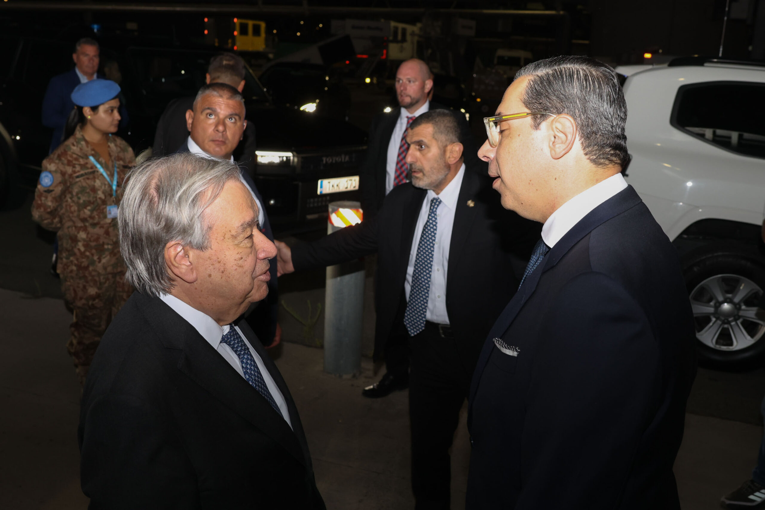 &Beta;&Iota;&Nu;&Tau;&Epsilon;&Omicron;: &Eta; &sigma;&tau;&iota;&gamma;&mu;ή &pi;&omicron;&upsilon; &omicron; &Alpha;&nu;&tau;ό&nu;&iota;&omicron; &Gamma;&kappa;&omicron;&upsilon;&tau;έ&rho;&epsilon;&sigmaf; &pi;&alpha;&tau;ά &tau;&omicron; &pi;ό&delta;&iota; &tau;&omicron;&upsilon; &sigma;&tau;&eta;&nu; &Kappa;ύ&pi;&rho;&omicron;