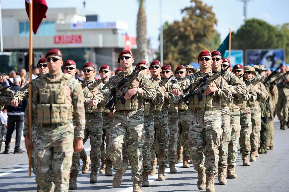 «Πανηγύρια» της ντροπής στο ψευδοκράτος ορατά από τις ελεύθερες περιοχές τα τουρκικά F-16 (ΒΙΝΤΕΟ)