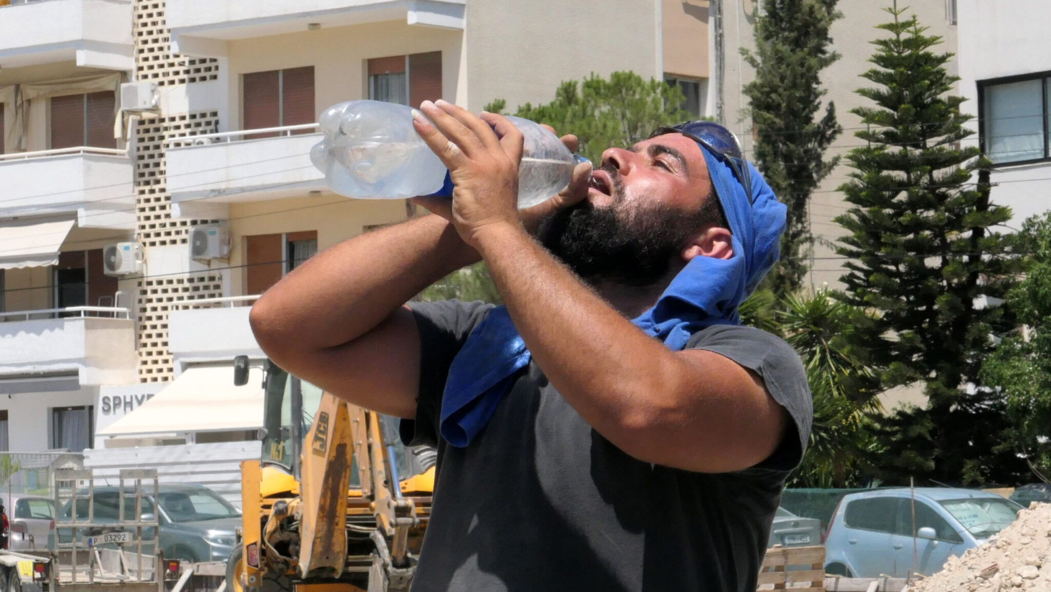 «Αποφεύγετε άσκοπες μετακινήσεις»: Οι 13 συμβουλές της Πολιτικής Άμυνας για τον καύσωνα