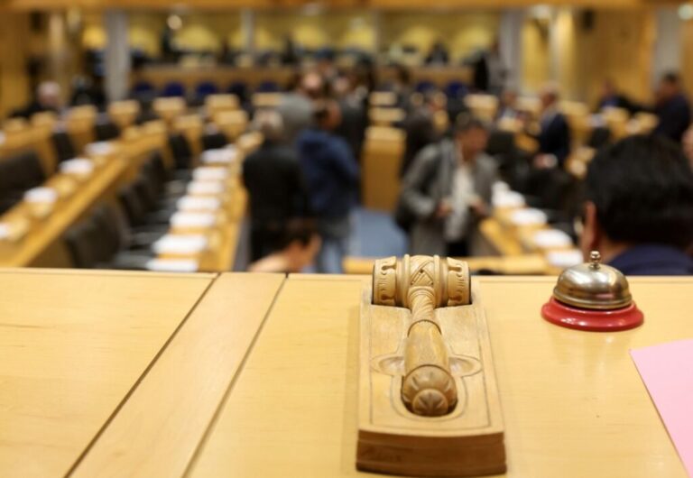 Στο λίκνο των μικροπολιτικών