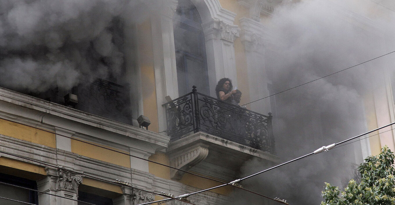 Συνελήφθησαν δύο 42χρονοι για τον εμπρησμό στη Marfin με τους τρεις νεκρούς το 2010