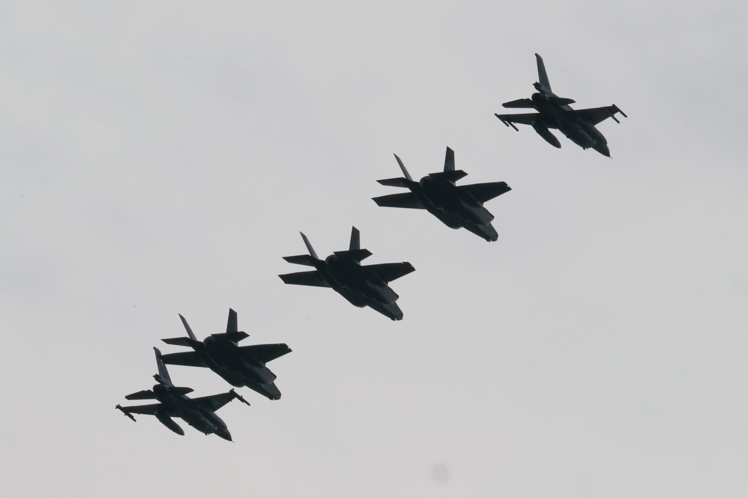 Ισορροπίες ισχύος με φόντο τα F-35