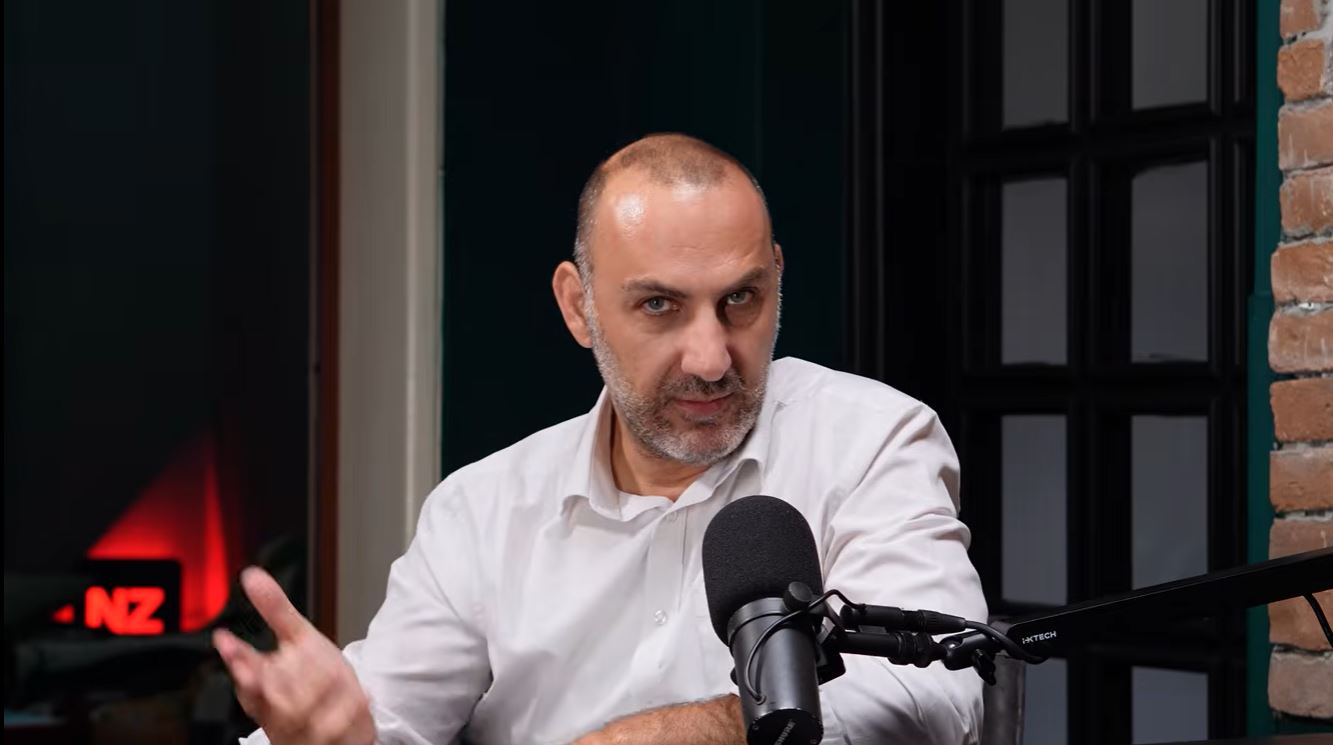 «Αήθη επίθεση»: Κατακεραυνώνει τον Παρασκευά η Ένωση Συντακτών για τα όσα είπε κατά δημοσιογράφου