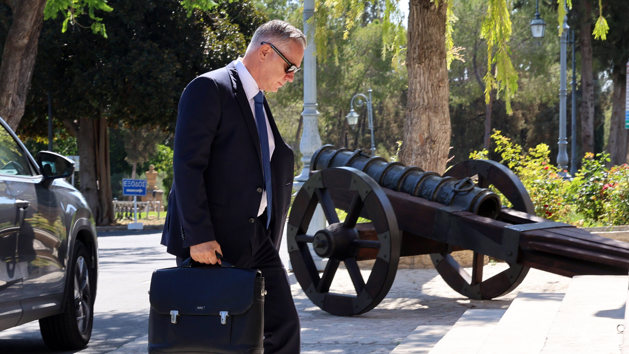&Pi;ά&epsilon;&iota; &sigma;&tau;&omicron; &Pi;&rho;&omicron;&epsilon;&delta;&rho;&iota;&kappa;ό &omicron; &Nu;&iota;&kappa;ό&lambda;&alpha;&sigmaf;: &Pi;&omicron;&iota;&alpha; &tau;&rho;ί&alpha; &theta;έ&mu;&alpha;&tau;&alpha; &theta;&alpha; &sigma;&upsilon;&zeta;&eta;&tau;ή&sigma;&epsilon;&iota; &mu;&epsilon; &Chi;&rho;&iota;&sigma;&tau;&omicron;&delta;&omicron;&upsilon;&lambda;ί&delta;&eta;