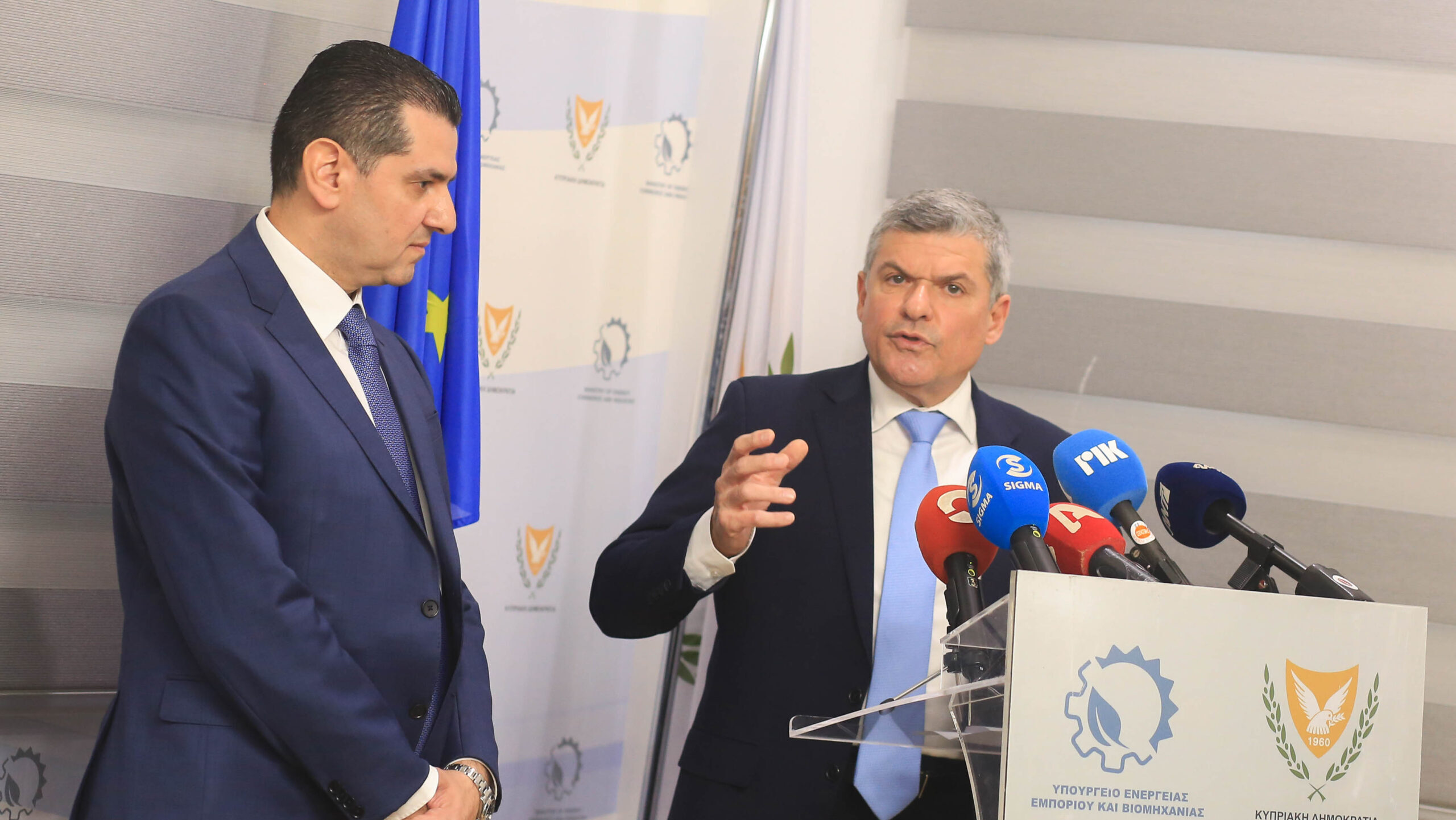 &laquo;&Alpha;&upsilon;&tau;ό&sigmaf; &beta;&rho;ί&sigma;&kappa;&epsilon;&tau;&alpha;&iota; &sigma;&tau;&omicron; &tau;&iota;&mu;ό&nu;&iota;&raquo;: &Eta; &delta;&iota;&alpha;&phi;&omega;&nu;ί&alpha; &Pi;&alpha;&pi;&alpha;&nu;&alpha;&sigma;&tau;&alpha;&sigma;ί&omicron;&upsilon; &mu;&epsilon; &Delta;&alpha;&mu;&iota;&alpha;&nu;&omicron;ύ &gamma;&iota;&alpha; &tau;&eta;&nu; &pi;&omicron;&lambda;&iota;&tau;&iota;&kappa;ή &epsilon;&upsilon;&theta;ύ&nu;&eta; &sigma;&tau;&iota;&sigmaf; &pi;&epsilon;&rho;&iota;&kappa;&omicron;&pi;έ&sigmaf; &rho;&epsilon;ύ&mu;&alpha;&tau;&omicron;&sigmaf;