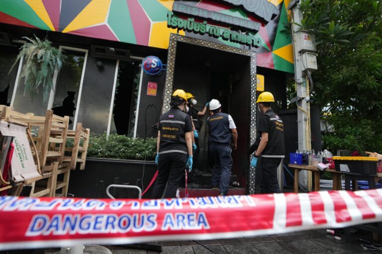 «Δεν υπήρχε τρόπος να βγεις»: Συγκλονίζουν οι μαρτυρίες από τη φονική πυρκαγιά σε μπαρ στην Ταϊλάνδη