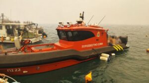Δείτε φωτογραφίες από την δραματική εκκένωση της Βοιωτίας: 300 ατόμα εγκαταλείπουν τα σπίτια τους