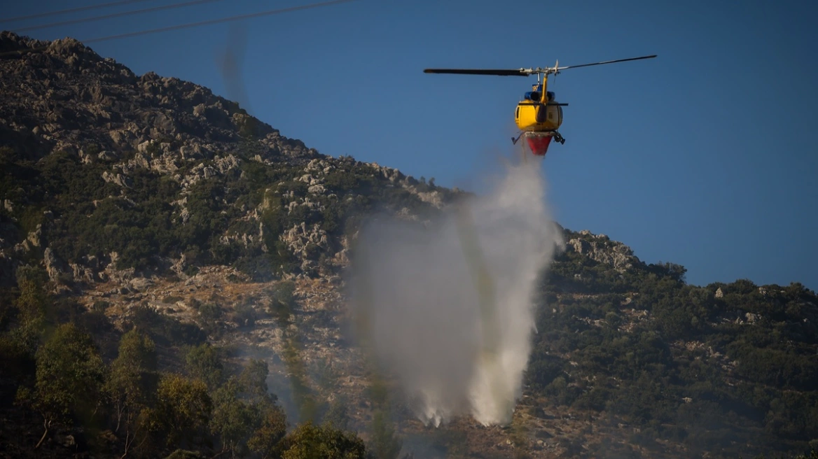 Φωτιά στα Βορίζια: 112 για ετοιμότητα, σηκώθηκαν 2 εναέρια