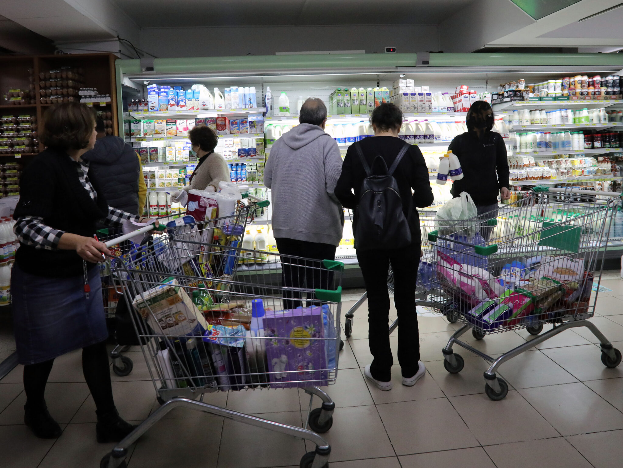 Πλούτος στα χαρτιά, ανασφάλεια στην καθημερινότητα