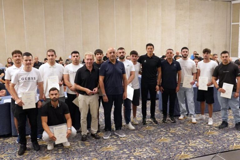 Απονομή διπλωμάτων στους νέους διαιτητές