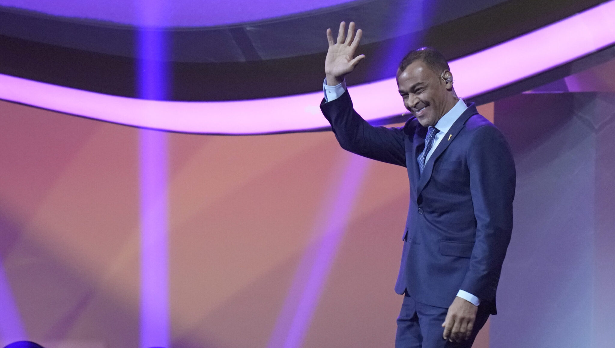 Πρώην αστέρες του ποδοσφαίρου στηρίζουν Ινφαντίνο
