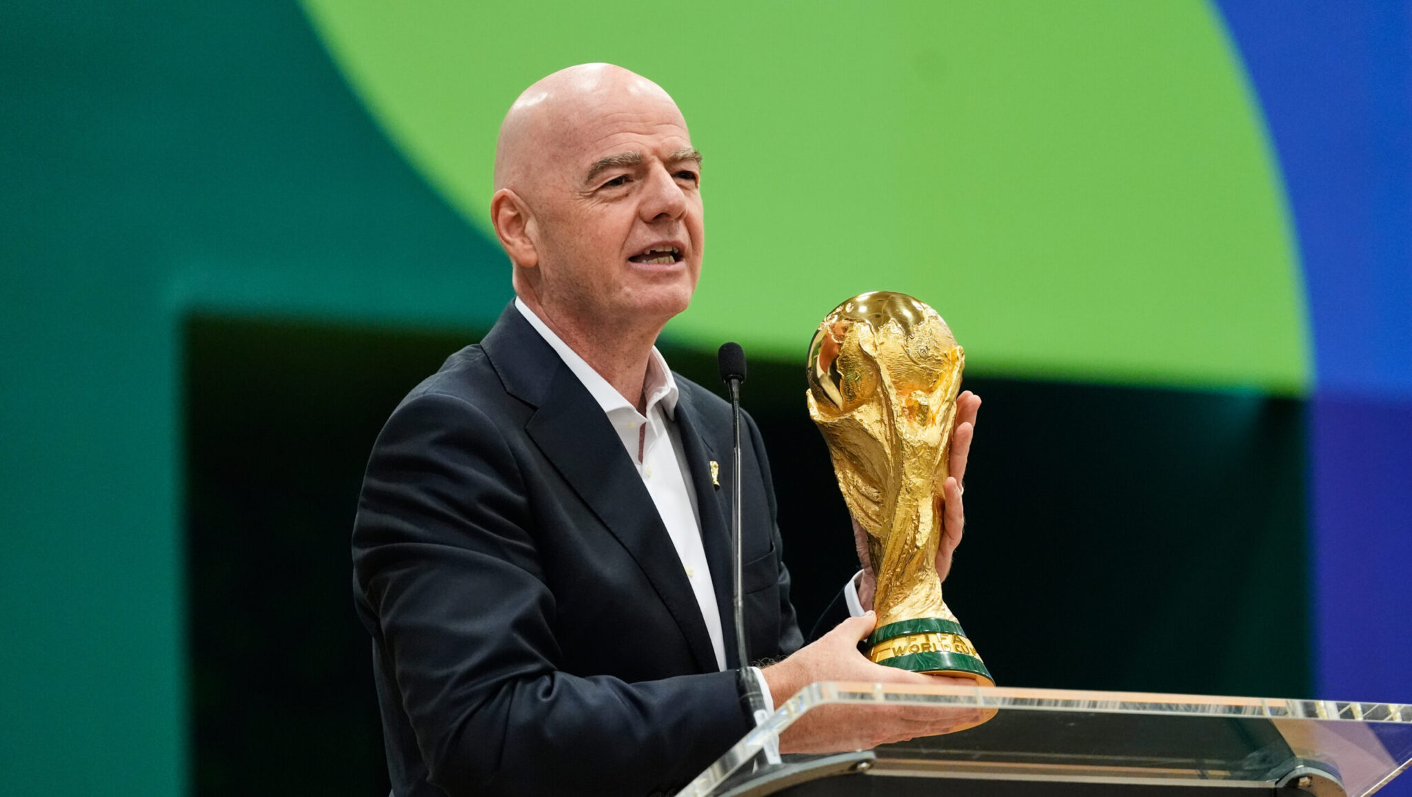 Κρίσιμες συσκέψεις για τον Ινφαντίνο στη FIFA μετά τη θύελλα αντιδράσεων