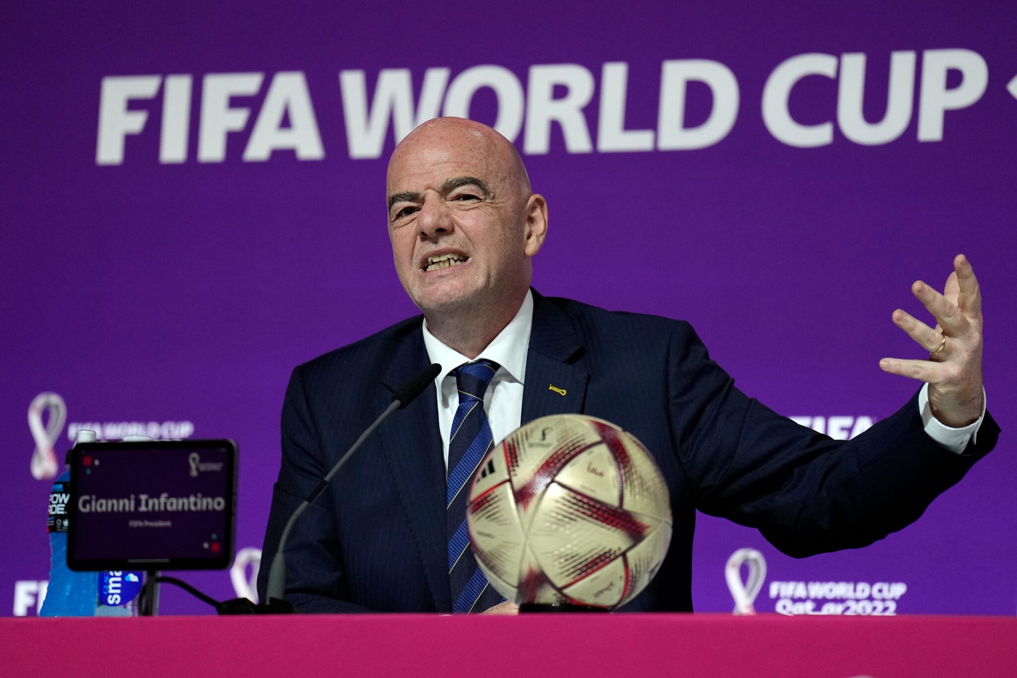 FIFA: Συμβόλαιο 2,7 εκατ. ευρώ για τα social media και την «προστασία» της εικόνας του Ινφαντίνο