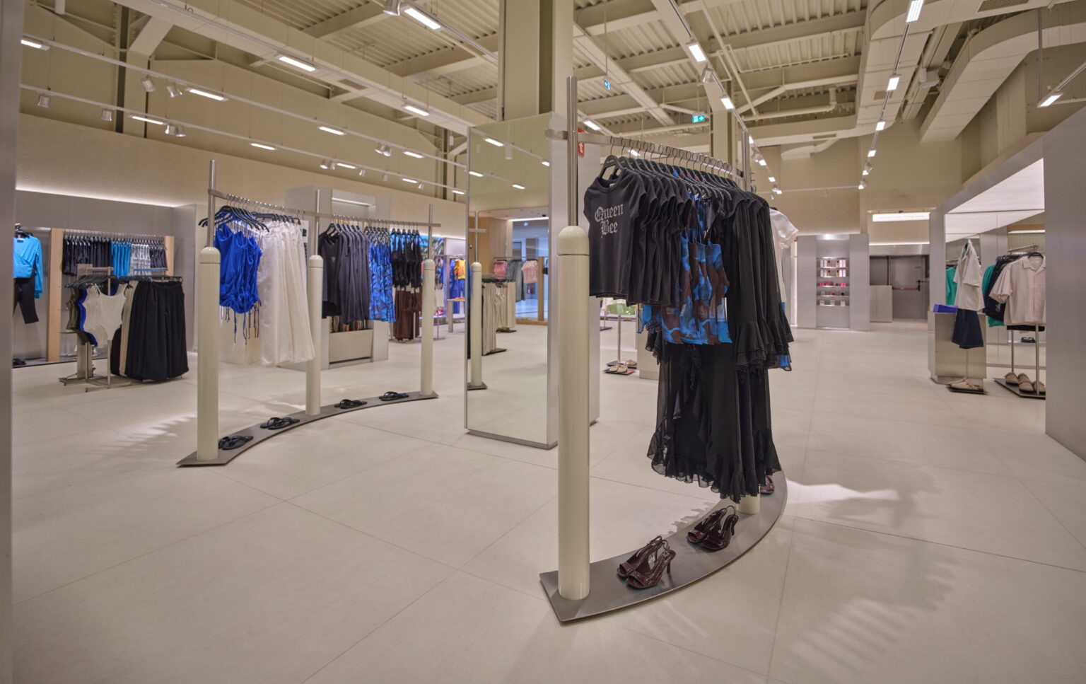 Το Pull&Bear επαναλειτουργεί το κατάστημα του στο Mall of Cyprus με νέο look