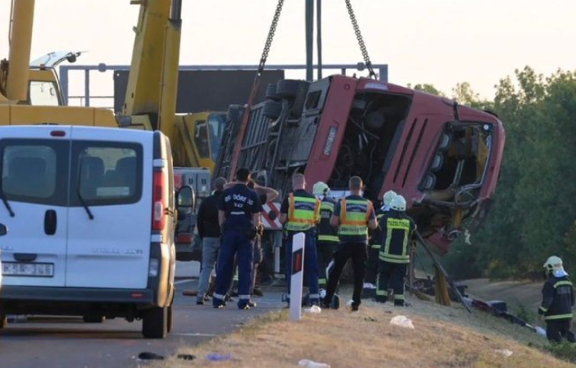 Τραγωδία με δώδεκα νεκρούς στην Ουγγαρία, λεωφορείο κατέληξε σε χαντάκι