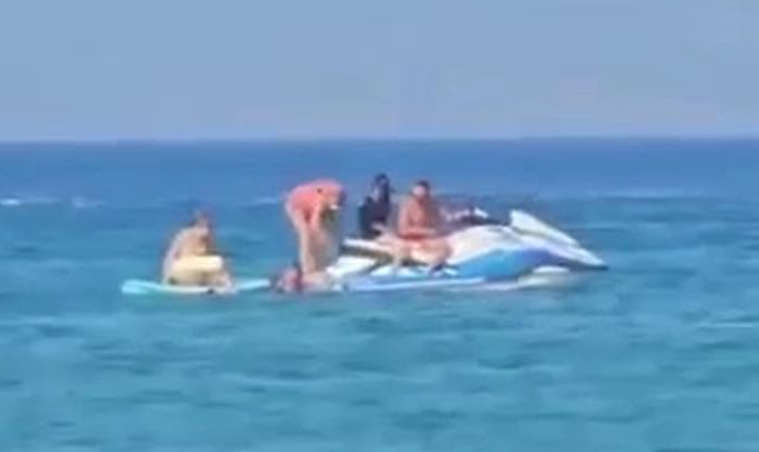 &Theta;&rho;ί&lambda;&epsilon;&rho; &sigma;&epsilon; &theta;ά&lambda;&alpha;&sigma;&sigma;&alpha; &tau;&eta;&sigmaf; &Lambda;&epsilon;&mu;&epsilon;&sigma;&omicron;ύ: 3&chi;&rho;&omicron;&nu;&omicron; &pi;&alpha;&rho;&alpha;&sigma;ύ&rho;&theta;&eta;&kappa;&epsilon; &sigma;&tau;&alpha; &alpha;&nu;&omicron;&iota;&kappa;&tau;ά &pi;ά&nu;&omega; &sigma;&epsilon; &phi;&omicron;&upsilon;&sigma;&kappa;&omega;&tau;ό, &kappa;&iota;&nu;&delta;ύ&nu;&epsilon;&upsilon;&sigma;&alpha;&nu; &kappa;&alpha;&iota; &tau;έ&sigma;&sigma;&epsilon;&rho;&iota;&sigmaf; &epsilon;&nu;ή&lambda;&iota;&kappa;&epsilon;&sigmaf;