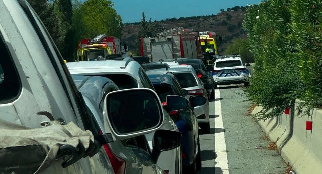 ΦΩΤΟ: Κλειστό τμήμα του αυτοκινητόδρομου λόγω τροχαίου, οι εναλλακτικές διαδρομές