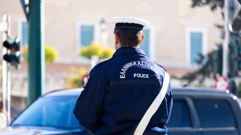 Επιχείρηση της ΕΛΑΣ στη Μύκονο: Έπιασαν κύκλωμα ναρκωτικών με ροζ κοκαΐνη, ecstasy και χιλιάδες ευρώ κέρδη
