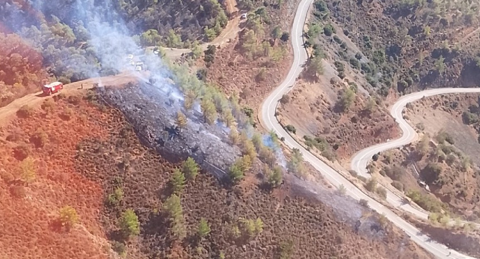 «Βλέπουν» κακόβουλη ενέργεια στη Λυσό: Ξέσπασε και δεύτερη πυρκαγιά μόλις 500 μέτρα μακριά ενώ έδιναν μάχη με τις φλόγες