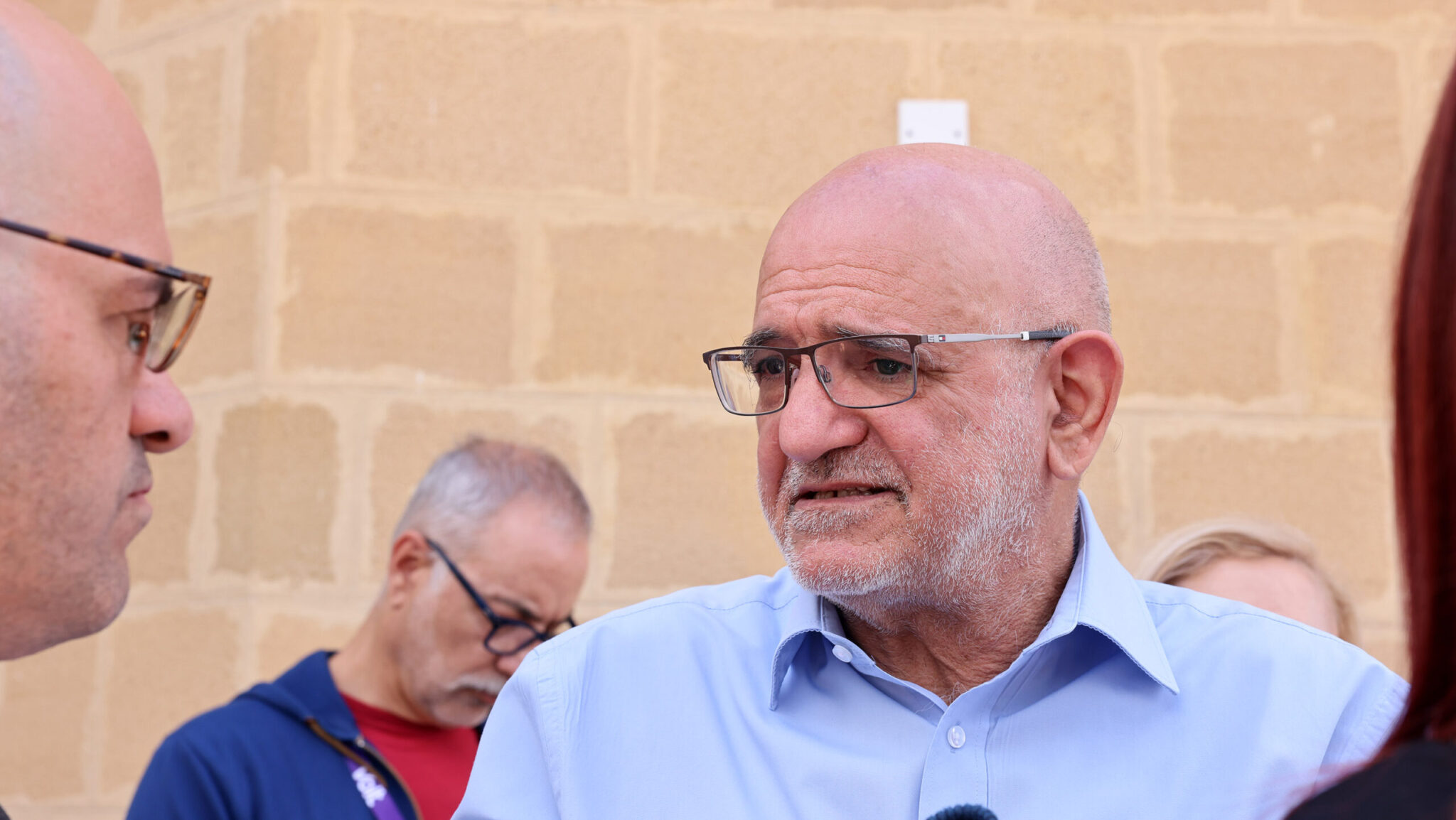 «Καταγγελία από λειτουργό της ΚΥΠ»: Για ανάκριση ο πεθερός του Μακάριου και οι τυπογράφος, σχεδιαστής και επιμελήτρια του «Κράτους Μαφία»