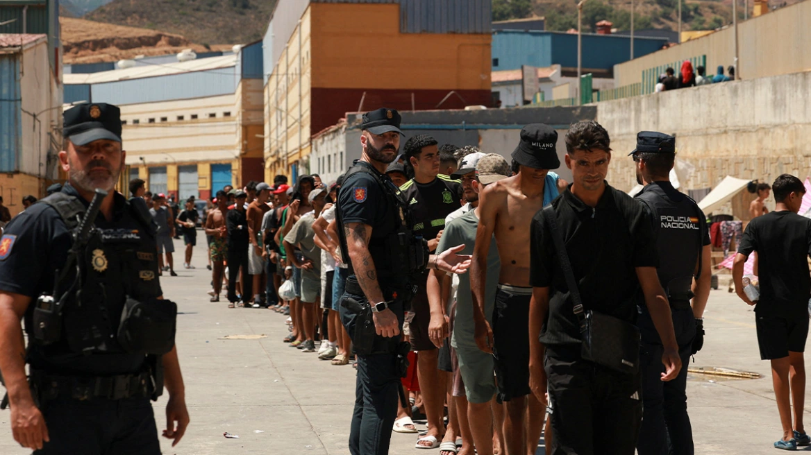 «Πόλεμος» Σάντσεθ-Μελόνι λόγω της Θέουτα: Ελέγχοι και από Ισπανία στα σύνορα