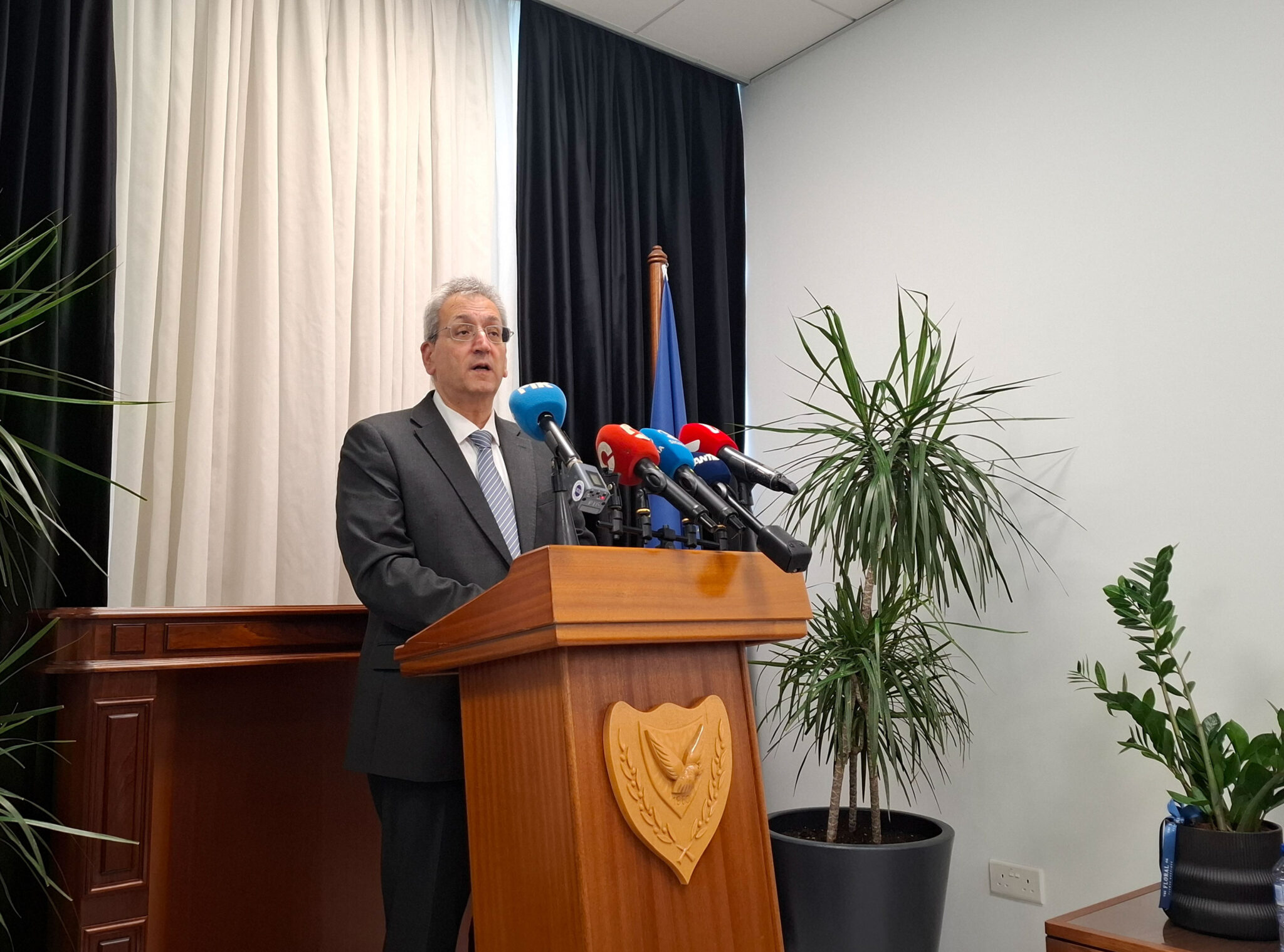 Στα βαθιά το συνταξιοδοτικό: Το 12%, οι «κόκκινες γραμμές» για τις εισφορές και το «παραθυράκι» για αυξήσεις