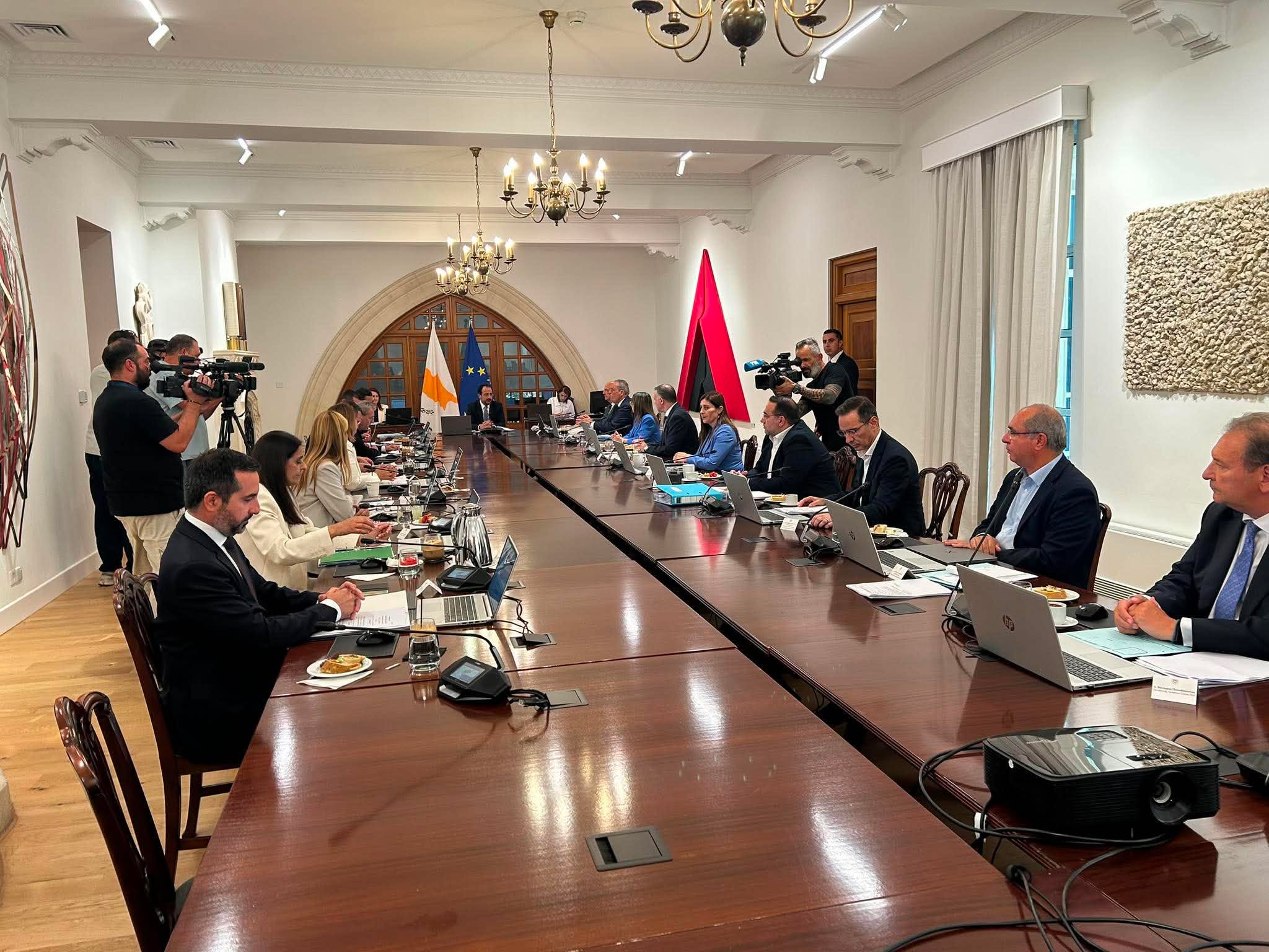 Η ώρα των Ημικρατικών: Πράξη πρώτη για το νέο Υπουργικό Συμβούλιο;