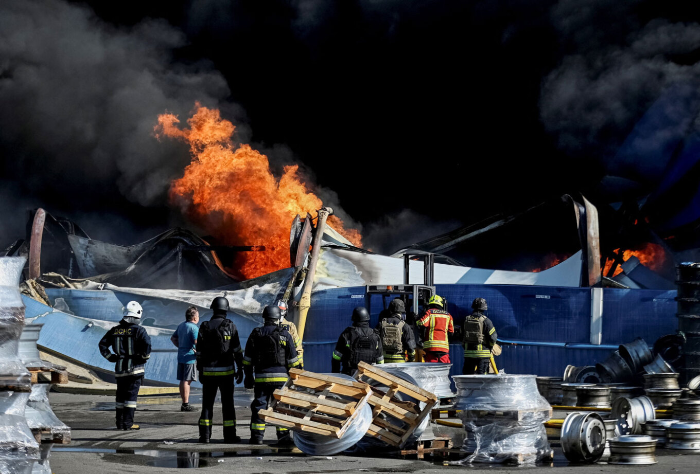 ΒΙΝΤΕΟ: Τουλάχιστον 27 νεκροί από ρωσικό πλήγμα σε αποθήκη πυρομαχικών κοντά στο Κίεβο