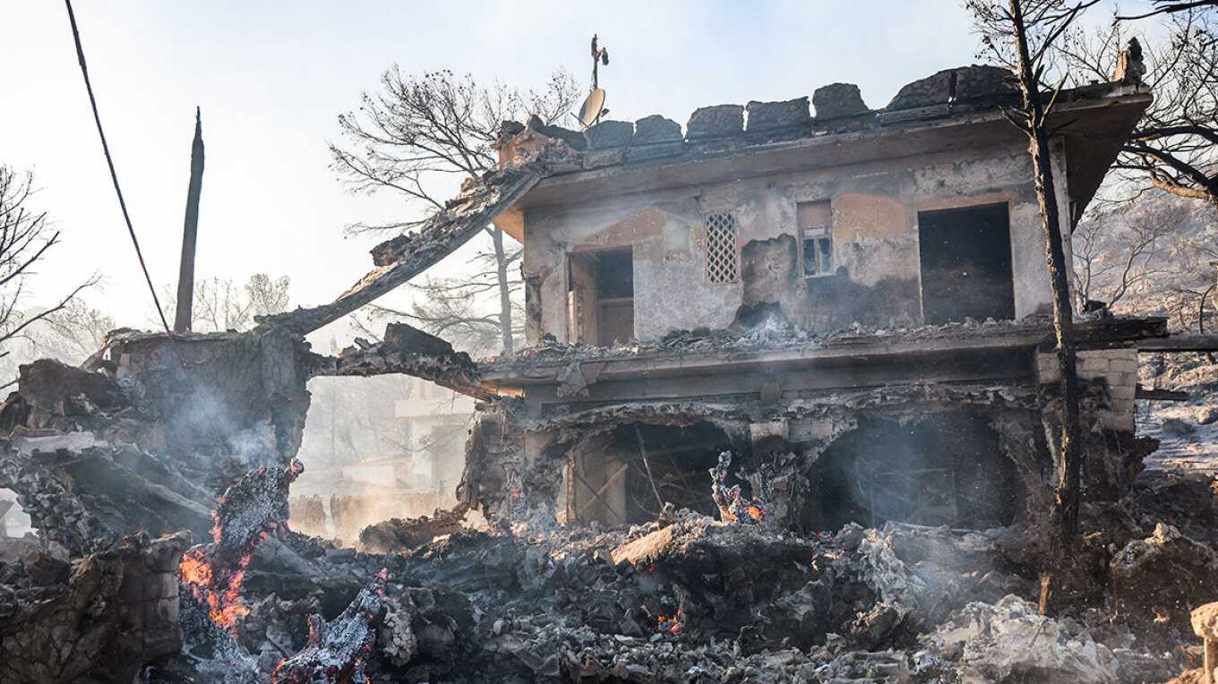 Τραγικό τέλος στις φλόγες για ζευγάρι ηλικιωμένων στη Σαλαμίνα, από οικόπεδο με σκουπίδια ξεκίνησε η φωτιά