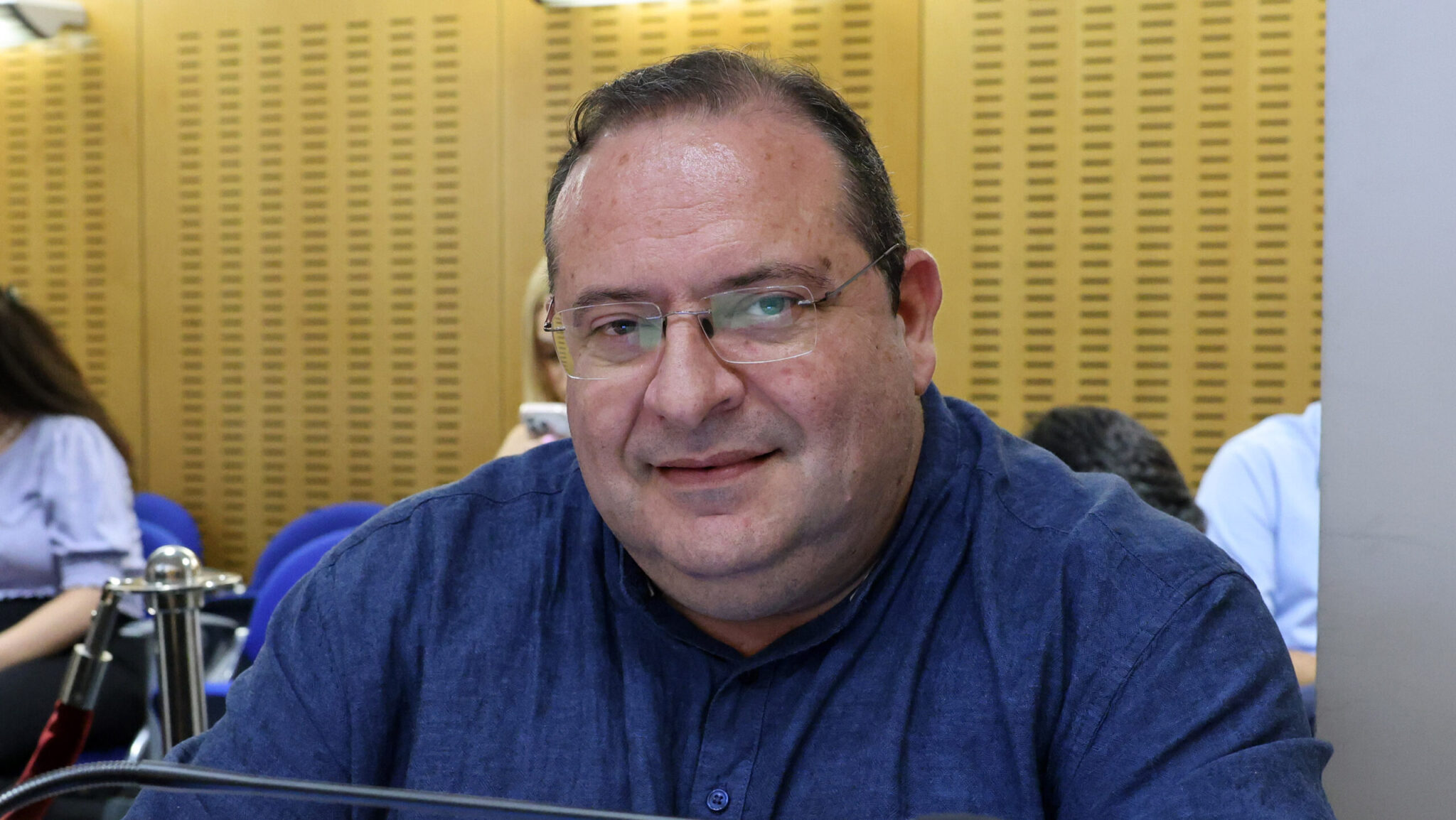 «Δεν μου πλήρωσε κανένας το δάνειο μου»: Ο Σούγλης απαντά σε φήμες και καταγγέλλει κλίκες και κονκλάβια στη Βουλή