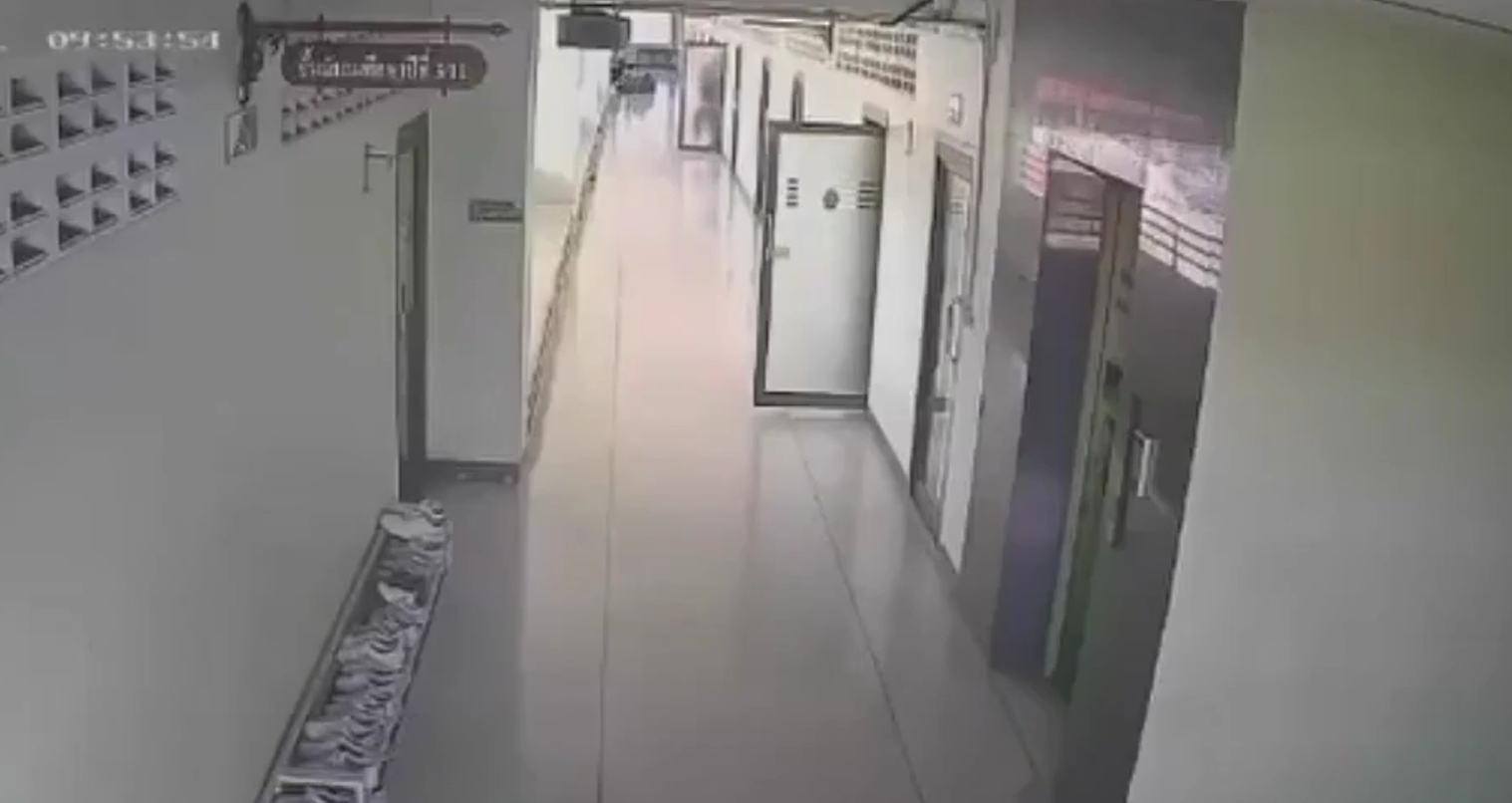 Σοκαριστικό βίντεο: Η στιγμή που ο 14χρονος ανοίγει πυρ και σκορπά τον θάνατο σε σχολείο στην Ταϊλάνδη