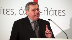 Έφυγε από τη ζωή ο πρώην Υπουργός, Στέφανος Μάνος, σε ηλικία 87 ετών