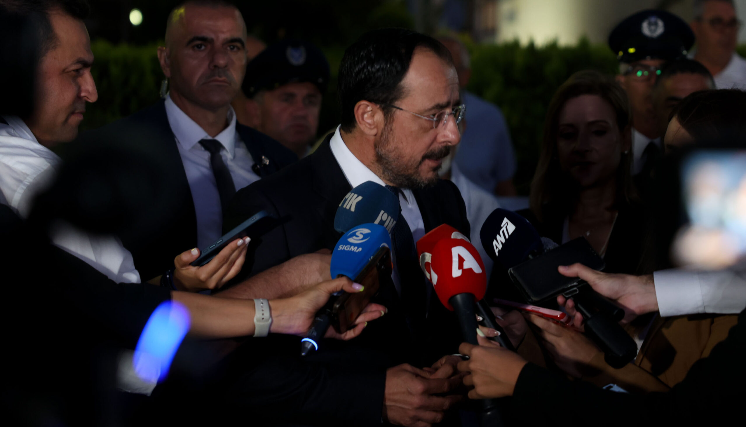 &laquo;&Tau;&omicron; &pi;ά&rho;&tau;&iota; &tau;&epsilon;&lambda;&epsilon;ί&omega;&sigma;&epsilon;&raquo;: &Sigma;&kappa;&lambda;&eta;&rho;ή &alpha;&pi;ά&nu;&tau;&eta;&sigma;&eta; &Pi;&tau;&Delta; &sigma;&epsilon; &Delta;&Eta;&Sigma;&Upsilon; &kappa;&alpha;&iota; &Alpha;&Kappa;&Epsilon;&Lambda; &gamma;&iota;&alpha; &tau;&omicron;&upsilon;&sigmaf; &delta;&iota;&omicron;&rho;&iota;&sigma;&mu;&omicron;ύ&sigmaf; &sigma;&tau;&omicron;&upsilon;&sigmaf; &eta;&mu;&iota;&kappa;&rho;&alpha;&tau;&iota;&kappa;&omicron;ύ&sigmaf;