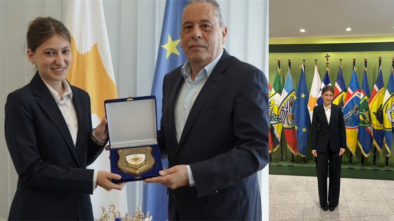 Η 19χρονη Ισμήνη μπήκε στα «άδυτα» του ΥΠΑΜ και περιγράφει την εμπειρία της ως «Υπουργός για μια μέρα»