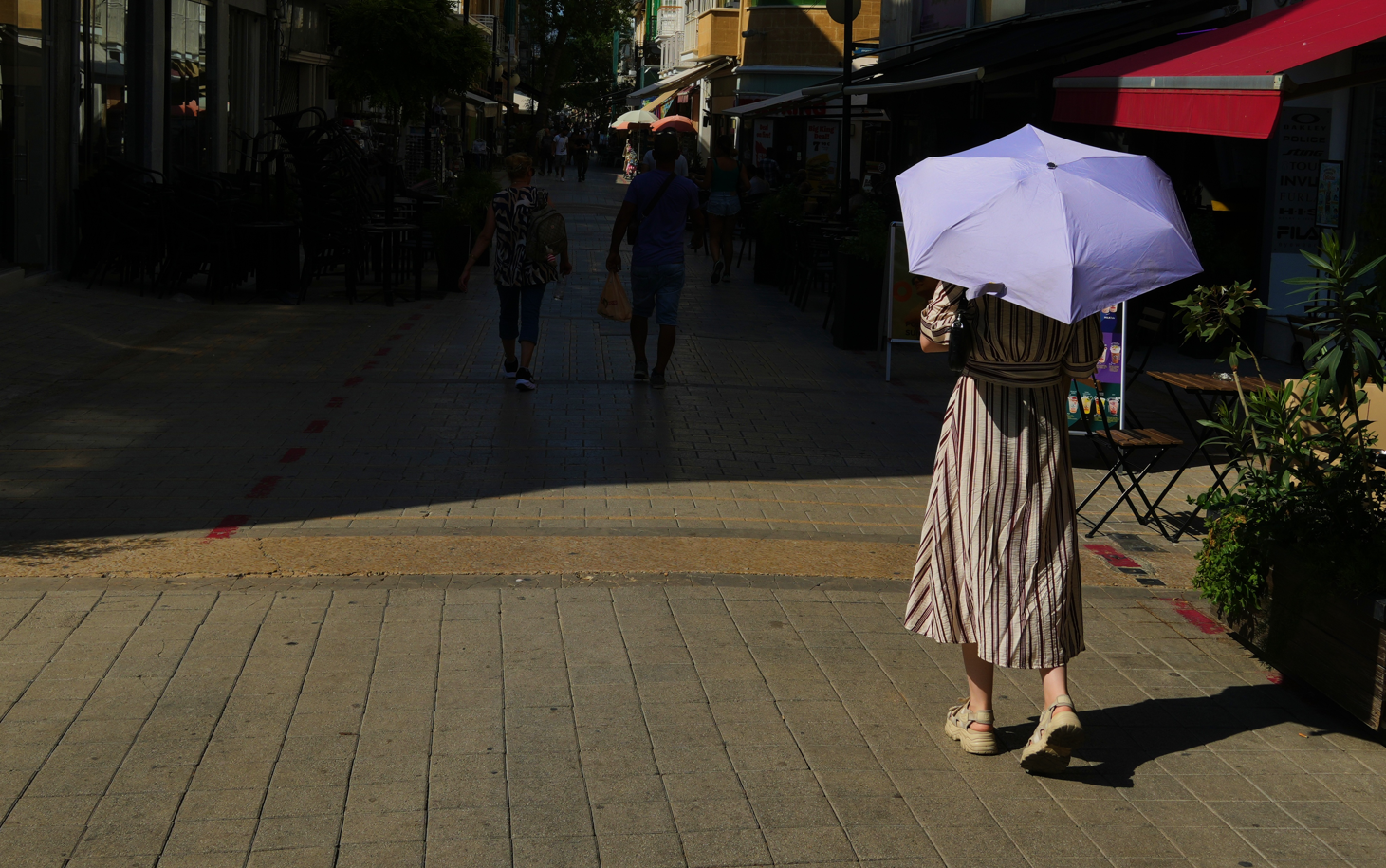 Δεν υποχωρεί η ζέστη: Στους 39°C η θερμοκρασία, πότε και πού έρχονται βροχές