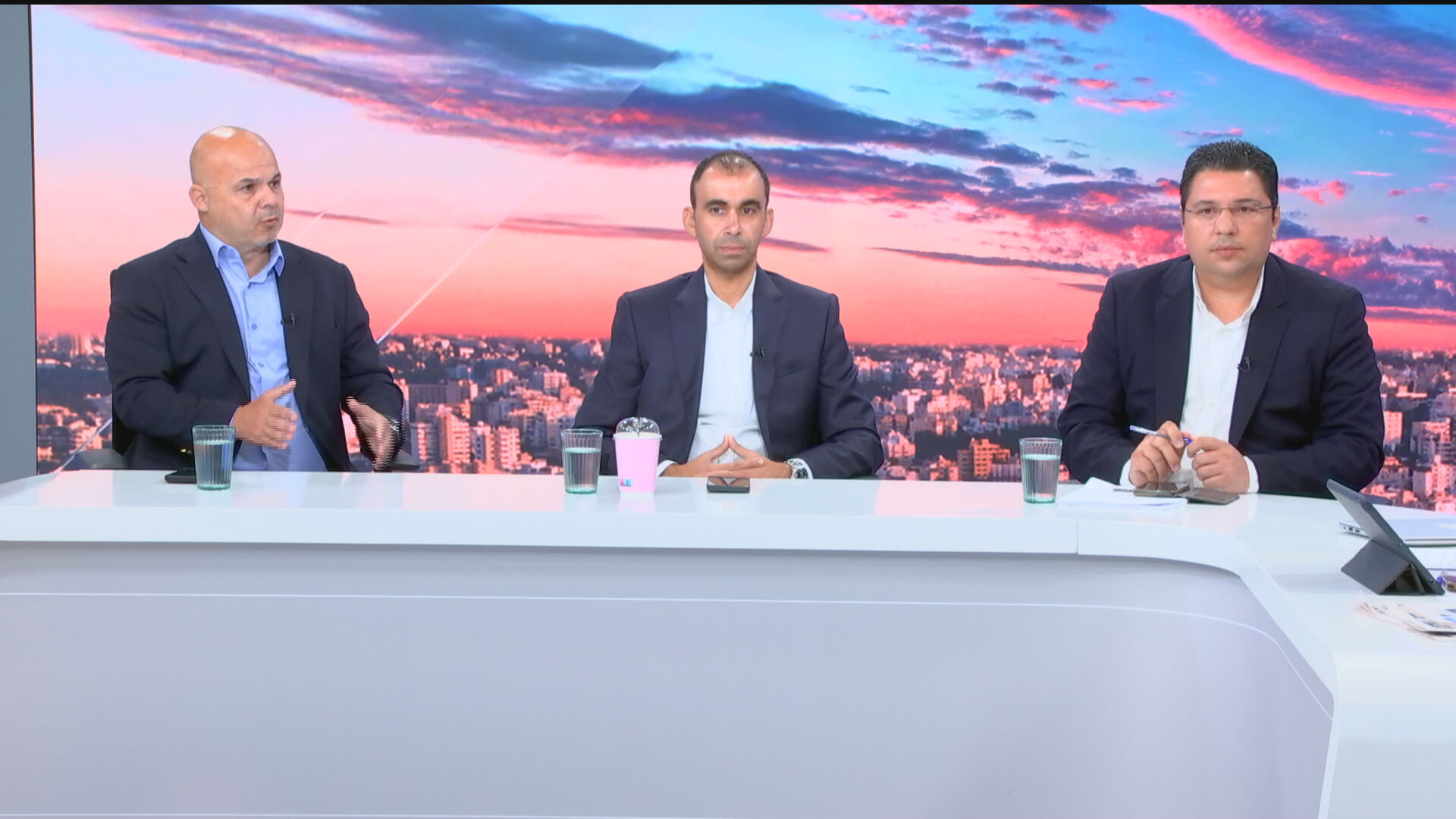Μπηχτές, υπονοούμενα και Προεδρικές: Ποιος κάνει «μεταγραφές» και «διαδρομές» στο Προεδρικό;