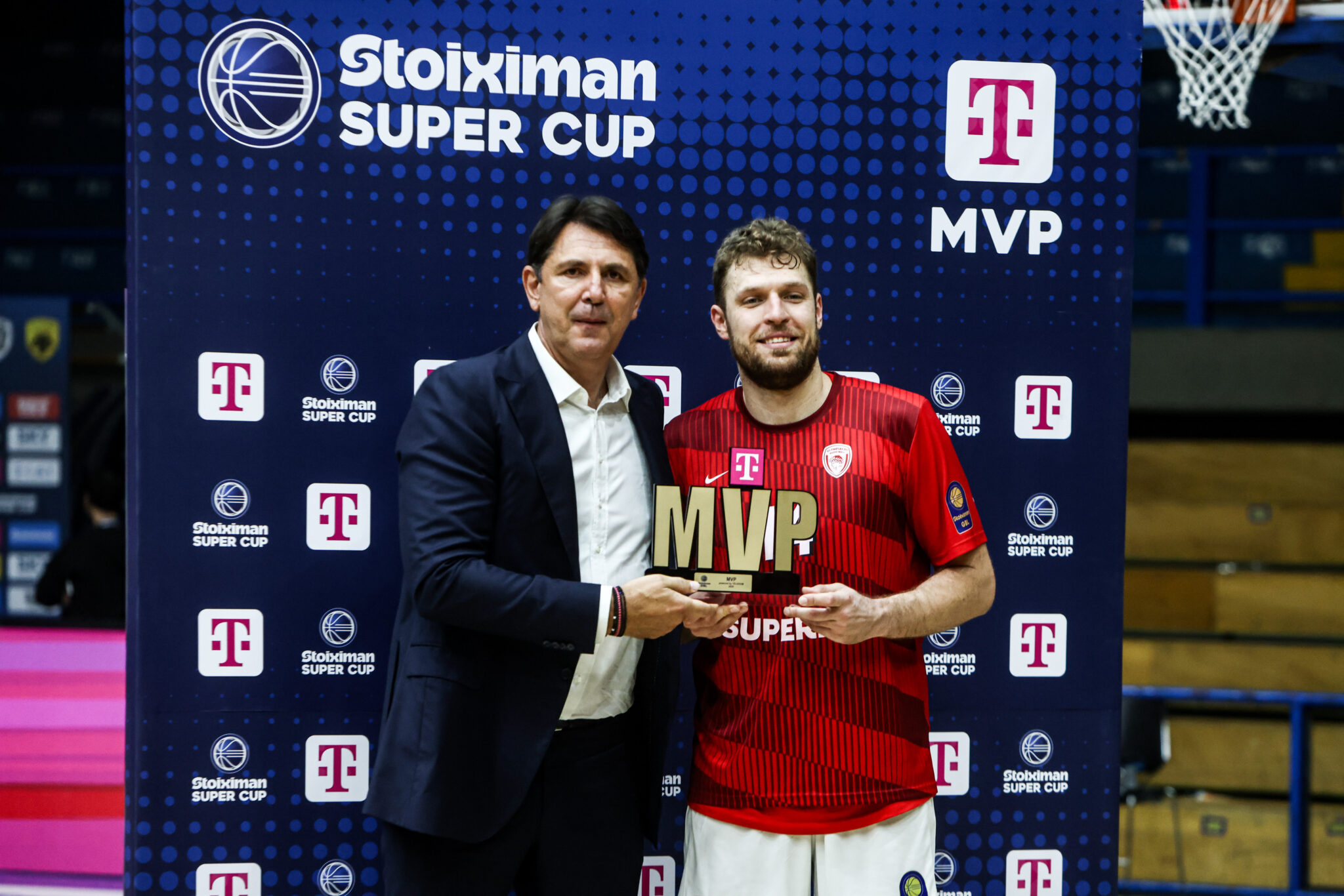 MVP και πρώτος σκόρερ του Super Cup ο Βεζένκοφ