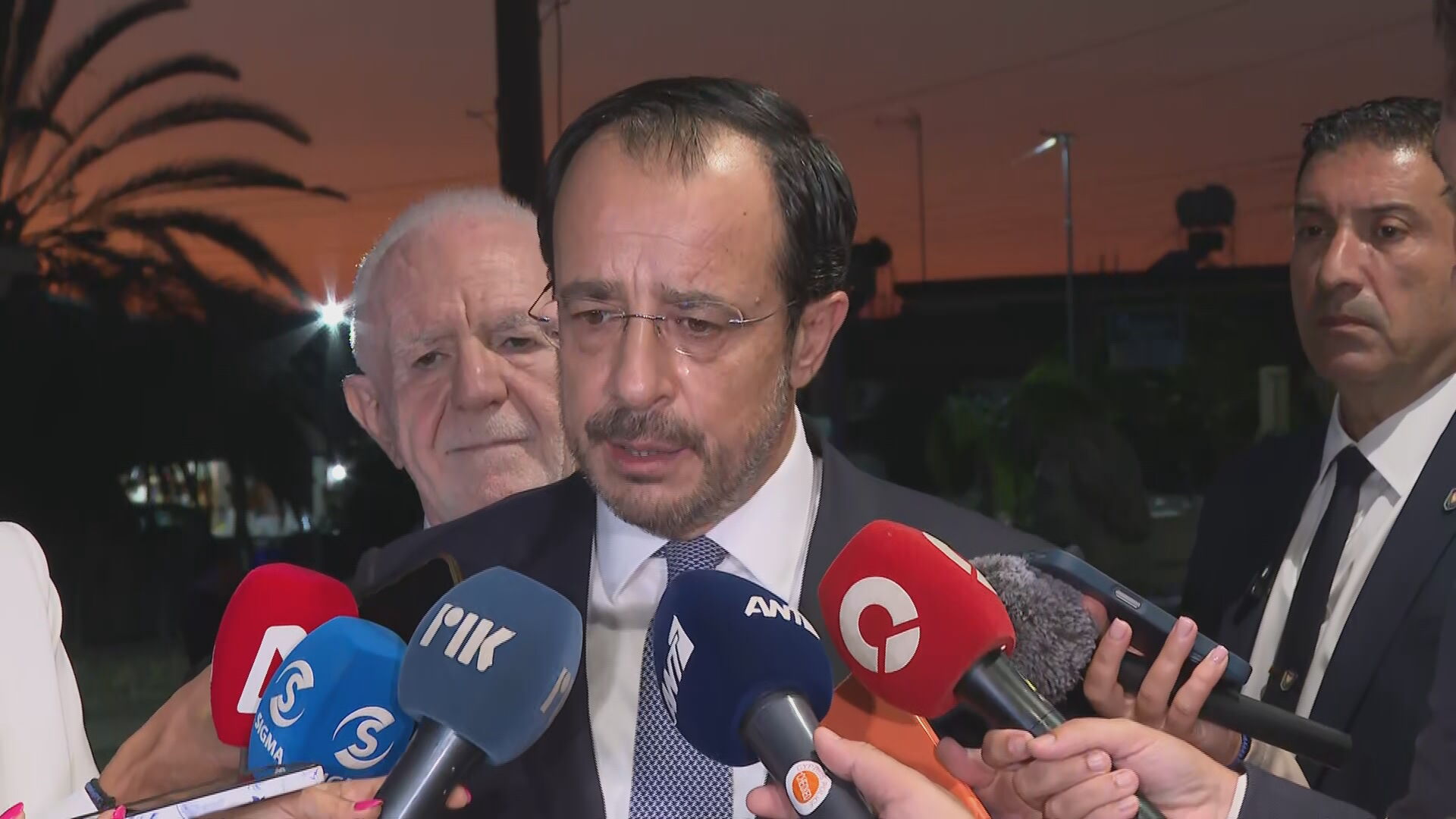 Επανέρχεται ο ΠτΔ για την λιμουζίνα: «Τα θέματα των απειλών και της ασφάλειας δεν τα χειρίζομαι εγώ»