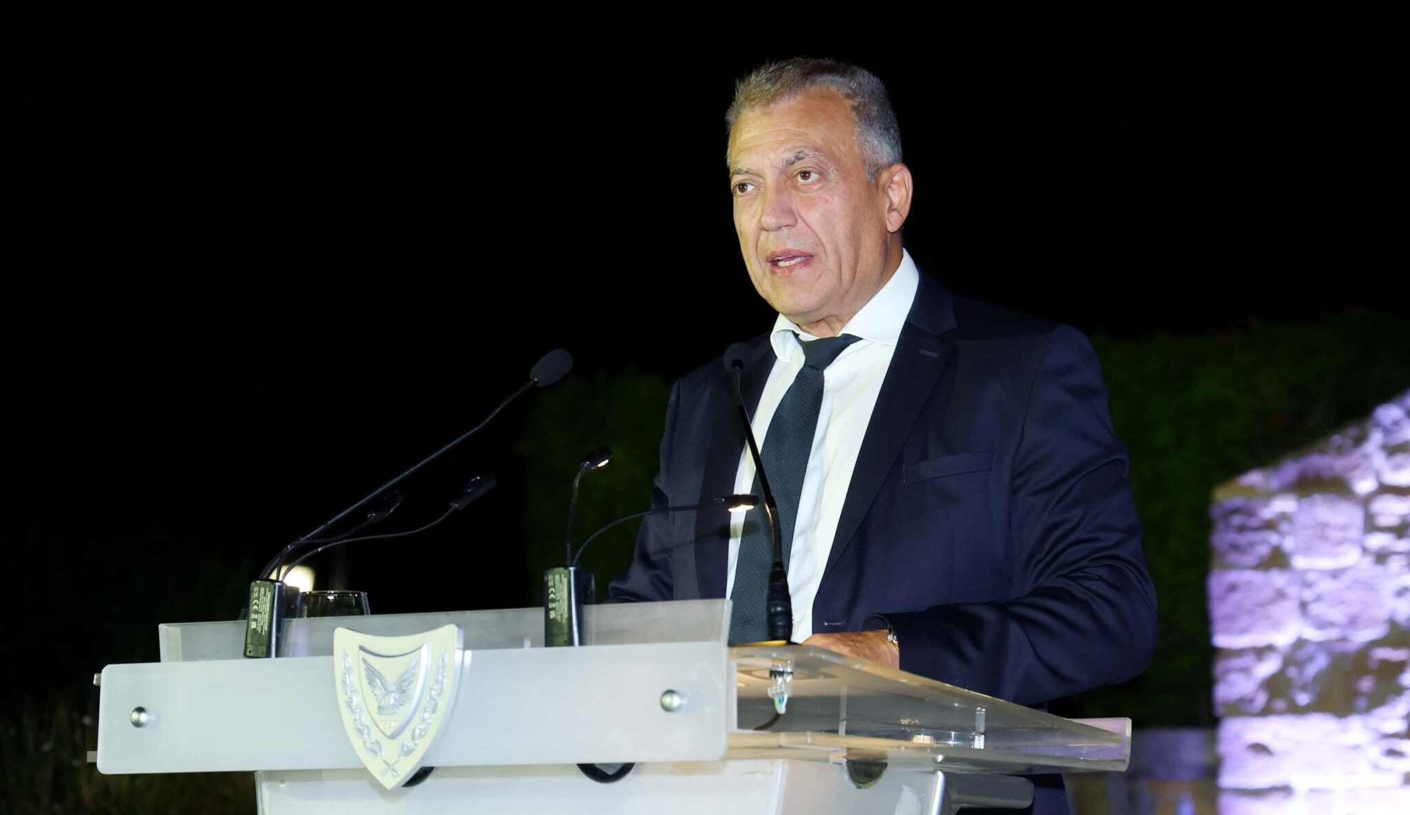 Επίθεση Άρη σε Βρούτση: «Η υποκρισία σας ξεχειλίζει, εσείς ο ίδιος “πυροβολείτε” το ποδόσφαιρο – Αλλάξτε απόφαση»